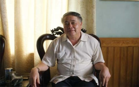Ông Nguyễn Đức Xuân - Bí thư huyện ủy Quảng Xương trao đổi với PV